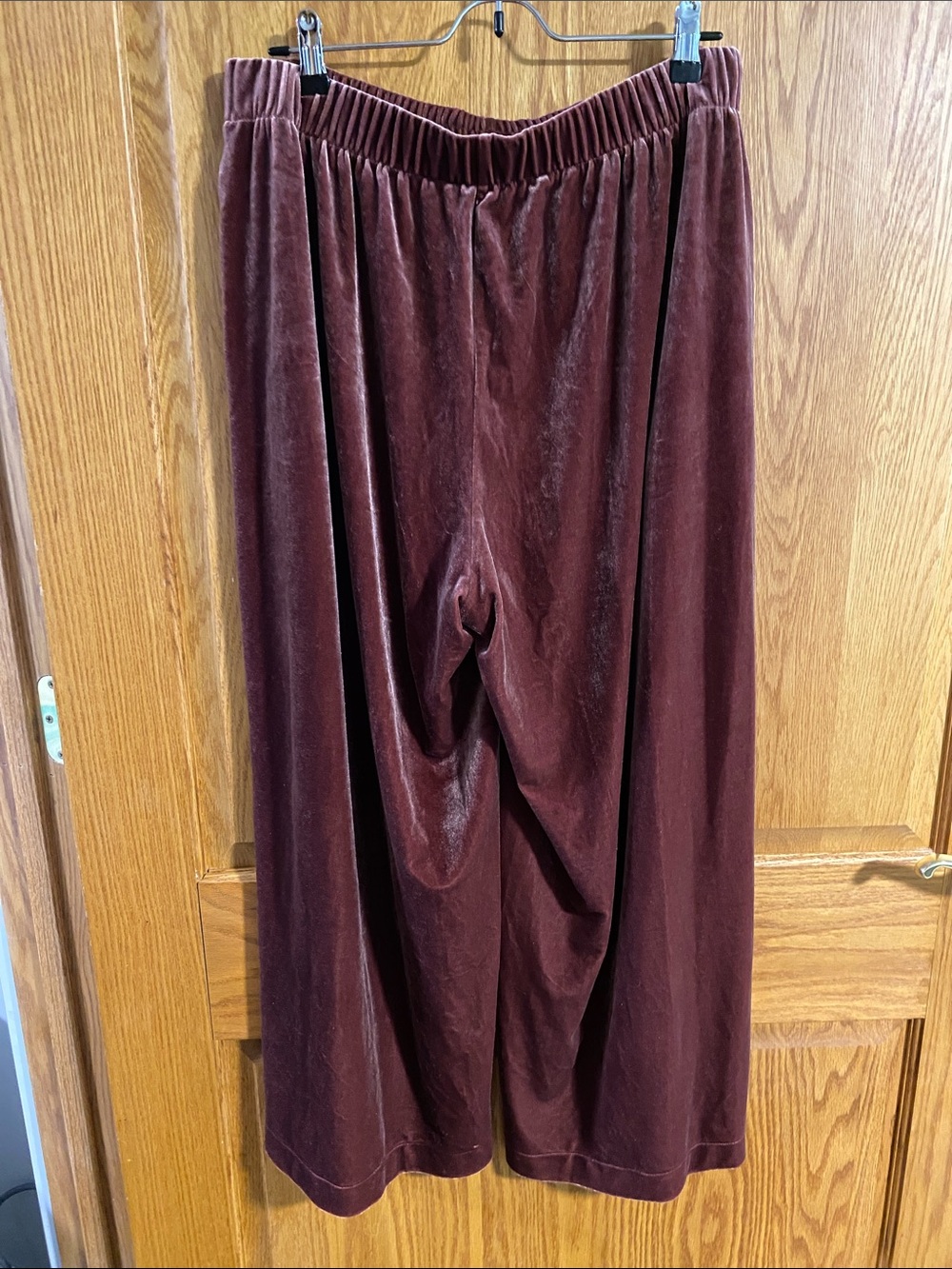UNIQLO Velvet Wide-Leg Pants in Maroon - Picture 4 of 4